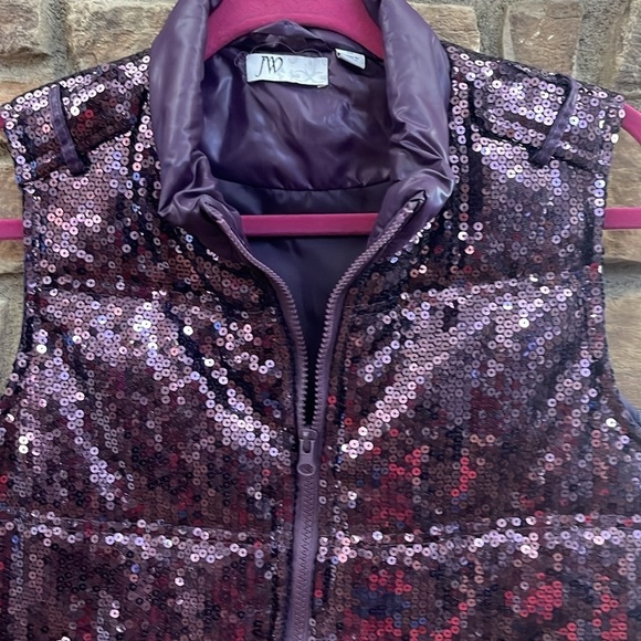 NWT JW purple sequin puffer vest with front zippered pockets. Size medium - Picture 3 of 15